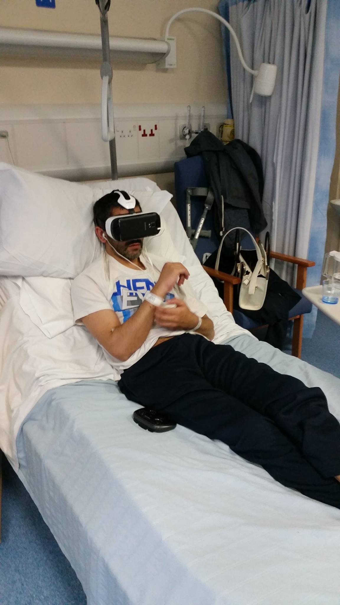Robert Deluce using the Dream Beach 360 Atmosphaere and the Samsung Gear VR to recover from pain and anxiety after leg surgery.